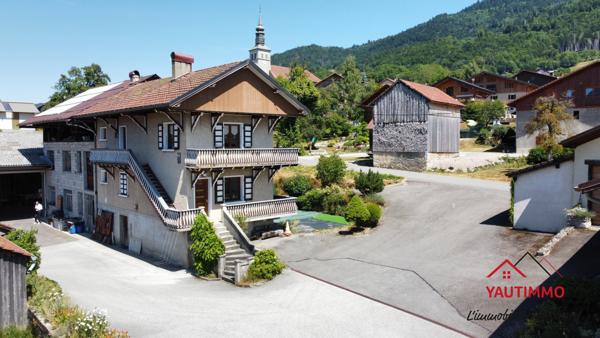 Villard (74420) Ensemble immobilier avec terrain constructible de 2 800 m² en zone UA – Villard, proche Boëge