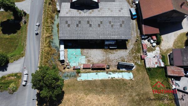 Villard (74420) Ensemble immobilier avec terrain constructible de 2 800 m² en zone UA – Villard, proche Boëge