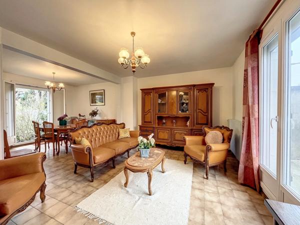 QUARTIER PAVILLIONNAIRE - MAISON FAMILIALE DE 4 CHAMBRES sur 3 niveaux, dans un secteur calme.