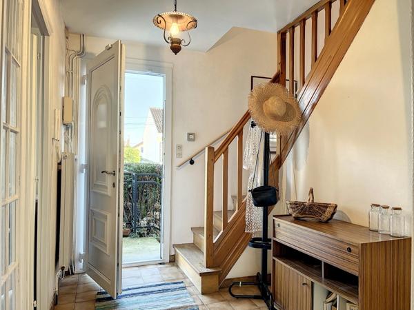 QUARTIER PAVILLIONNAIRE - MAISON FAMILIALE DE 4 CHAMBRES sur 3 niveaux, dans un secteur calme.