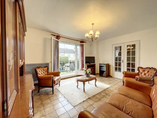 QUARTIER PAVILLIONNAIRE - MAISON FAMILIALE DE 4 CHAMBRES sur 3 niveaux, dans un secteur calme.