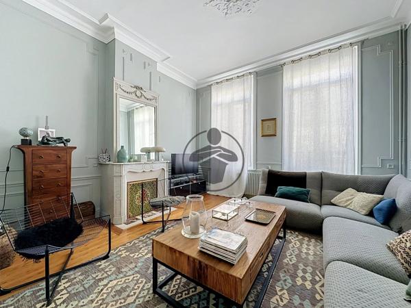 Vente                                                      Maison
                        
                     7 pièces                      202 m2                     à Saint-Quentin