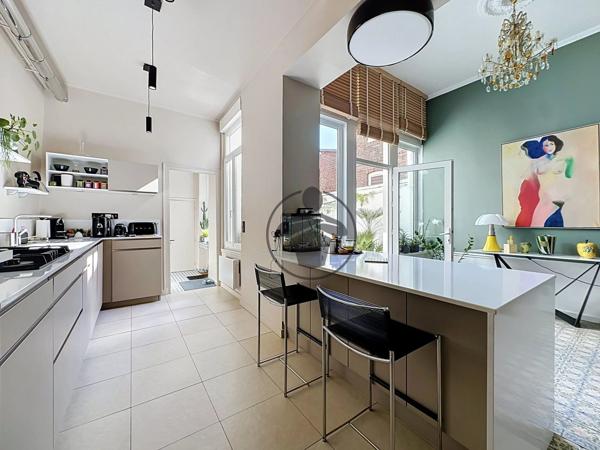Vente                                                      Maison
                        
                     7 pièces                      202 m2                     à Saint-Quentin