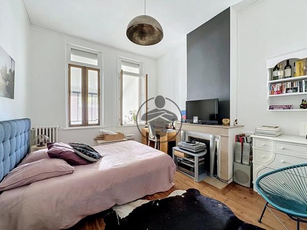 Vente                                                      Maison
                        
                     7 pièces                      202 m2                     à Saint-Quentin