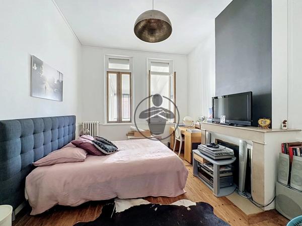 Vente                                                      Maison
                        
                     7 pièces                      202 m2                     à Saint-Quentin