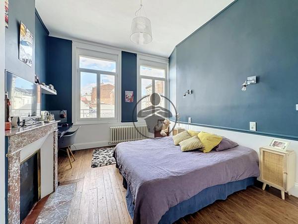 Vente                                                      Maison
                        
                     7 pièces                      202 m2                     à Saint-Quentin
