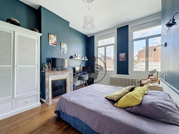 Vente                                                      Maison
                        
                     7 pièces                      202 m2                     à Saint-Quentin