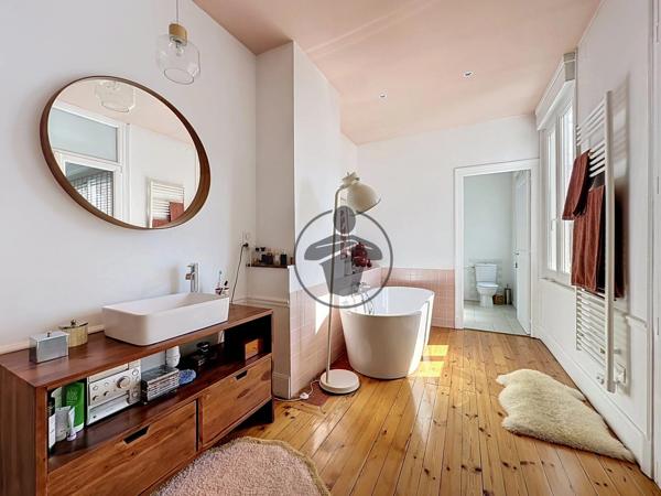 Vente                                                      Maison
                        
                     7 pièces                      202 m2                     à Saint-Quentin