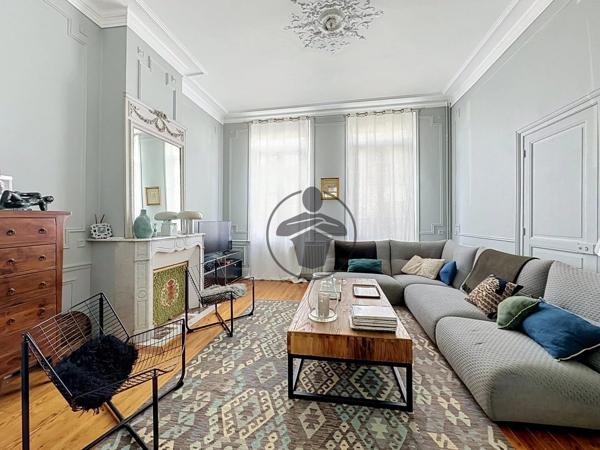 Vente                                                      Maison
                        
                     7 pièces                      202 m2                     à Saint-Quentin