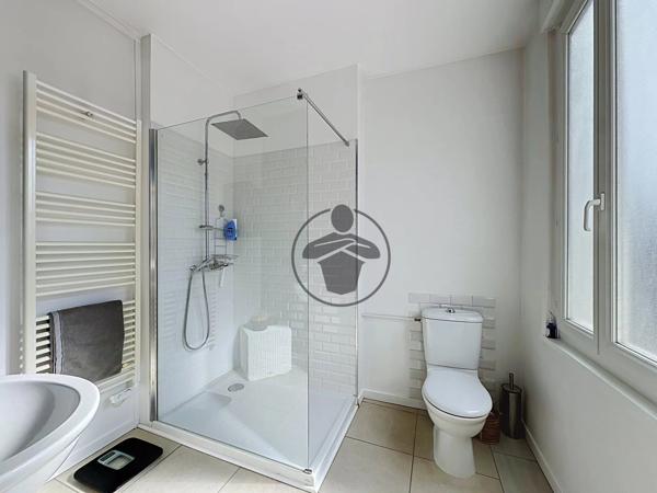 Vente                                                      Maison
                        
                     7 pièces                      202 m2                     à Saint-Quentin