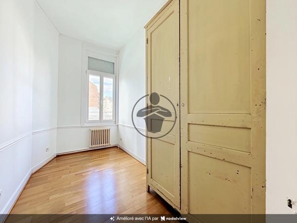Vente                                                      Maison
                        
                     7 pièces                      202 m2                     à Saint-Quentin