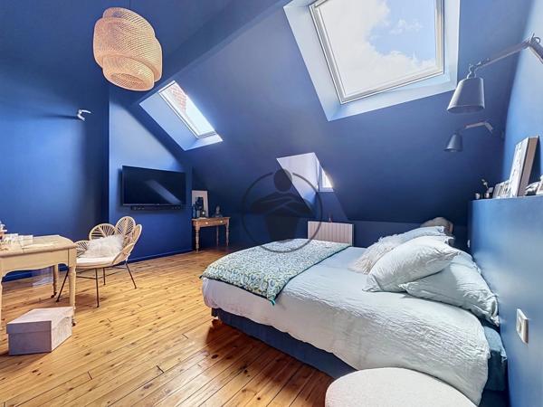 Vente                                                      Maison
                        
                     7 pièces                      202 m2                     à Saint-Quentin