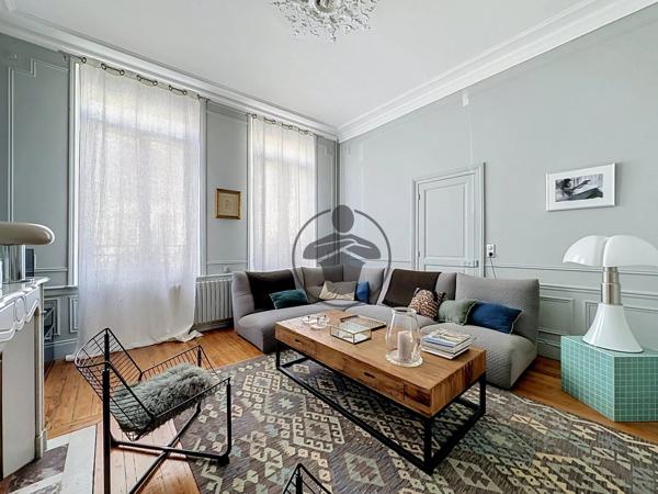 Vente                                                      Maison
                        
                     7 pièces                      202 m2                     à Saint-Quentin