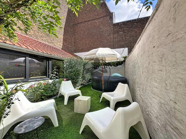 Vente                                                      Maison
                        
                     7 pièces                      202 m2                     à Saint-Quentin