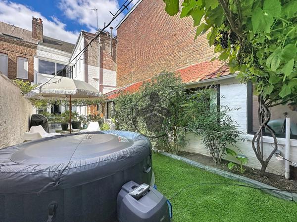 Vente                                                      Maison
                        
                     7 pièces                      202 m2                     à Saint-Quentin