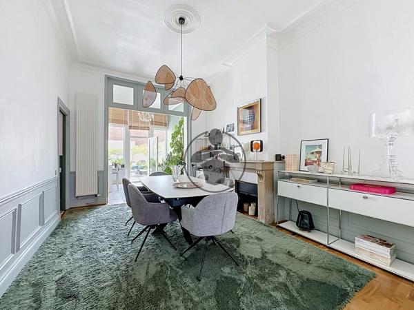 Vente                                                      Maison
                        
                     7 pièces                      202 m2                     à Saint-Quentin