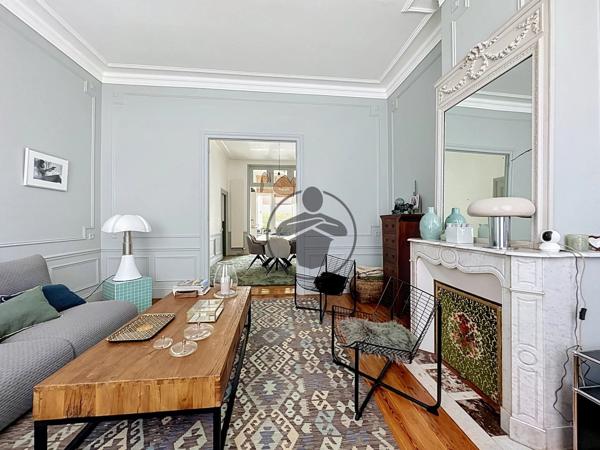 Vente                                                      Maison
                        
                     7 pièces                      202 m2                     à Saint-Quentin