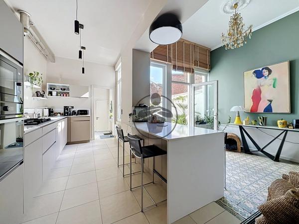 Vente                                                      Maison
                        
                     7 pièces                      202 m2                     à Saint-Quentin