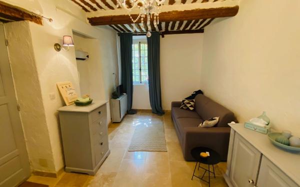 Appartement à vendre    1 pièce •  Antibes