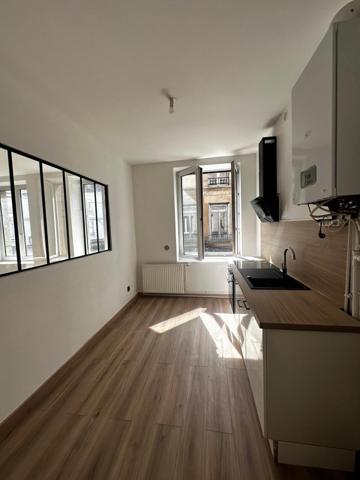 Appartement à LE CHAMBON-FEUGEROLLES, 42500 - 3 pièces 70m²