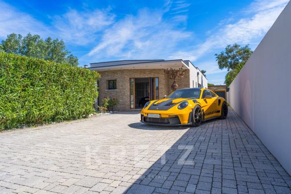 Exceptionnelle villa en bord de mer