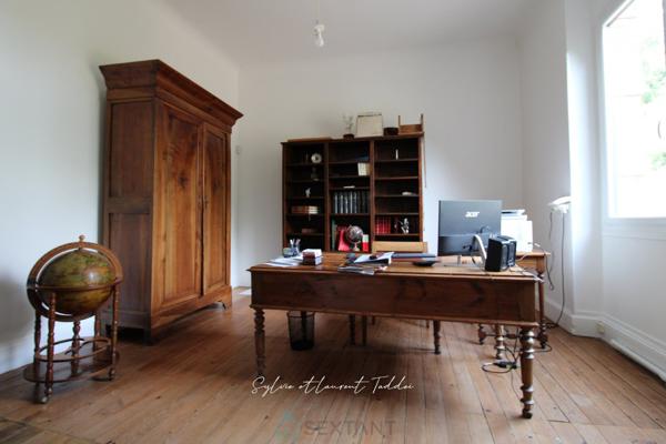 MAISON BOURGEOISE EN PIERRE RENOVEE AVEC PISCINE, DEPENDANCES ET PLUS DE 3,6 HECTARES DE TERRAIN