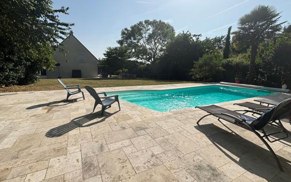 Maison à vendre    8 pièces • 161 m2 Mandres-les-Roses