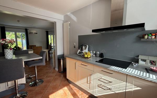 Maison à vendre    8 pièces • 161 m2 Mandres-les-Roses