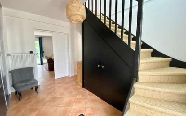 Maison à vendre    8 pièces • 161 m2 Mandres-les-Roses