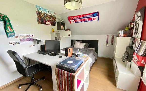 Maison à vendre    8 pièces • 161 m2 Mandres-les-Roses