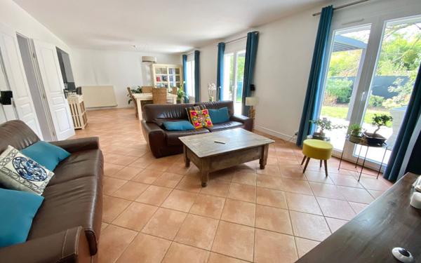 Maison à vendre    8 pièces • 161 m2 Mandres-les-Roses