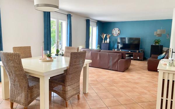 Maison à vendre    8 pièces • 161 m2 Mandres-les-Roses