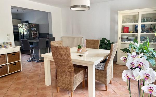 Maison à vendre    8 pièces • 161 m2 Mandres-les-Roses