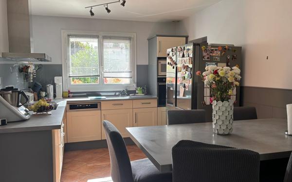 Maison à vendre    8 pièces • 161 m2 Mandres-les-Roses