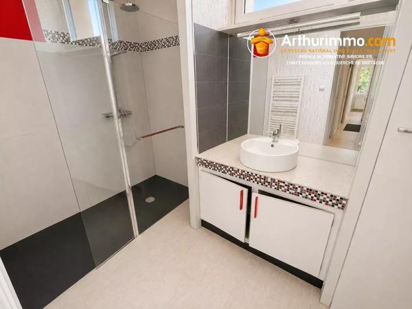 Vente                                                      Maison
                        
                     7 pièces                      134 m2                     à Vitré