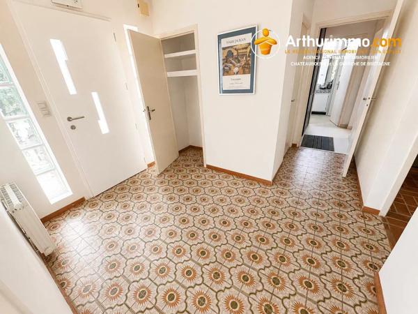 Vente                                                      Maison
                        
                     7 pièces                      134 m2                     à Vitré