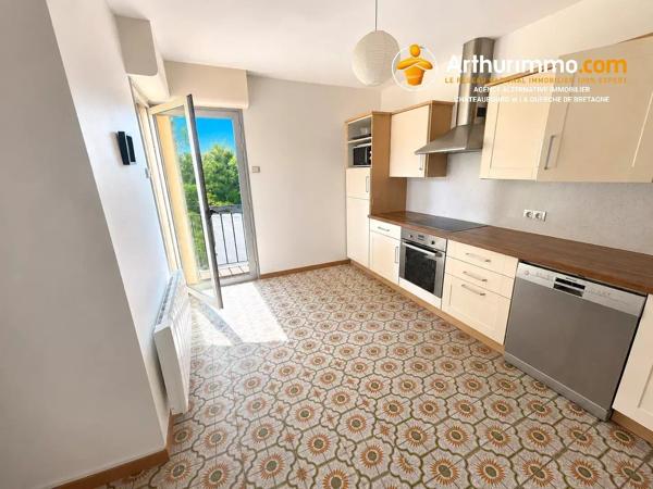 Vente                                                      Maison
                        
                     7 pièces                      134 m2                     à Vitré