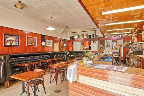 EMPLACEMENT EXCEPTIONNEL EN PLEIN CŒUR DE CASTELSARRASIN POUR CE DOUBLE IMMEUBLE MIXTE DE 480 M²