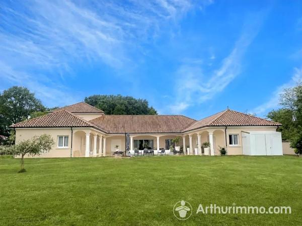 Vente                                                      Villa
                        
                     10 pièces                      386 m2                     à Dijon