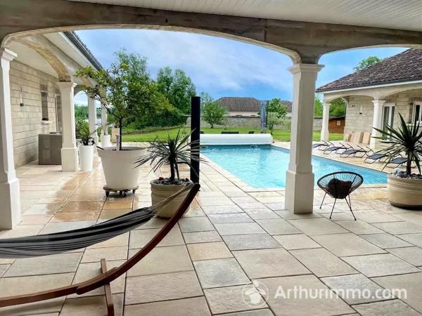 Vente                                                      Villa
                        
                     10 pièces                      386 m2                     à Dijon