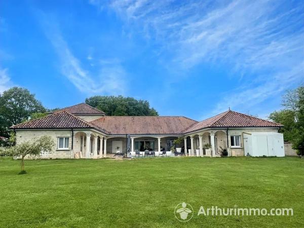 Vente                                                      Villa
                        
                     10 pièces                      386 m2                     à Dijon