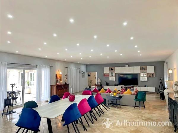 Vente                                                      Villa
                        
                     10 pièces                      386 m2                     à Dijon
