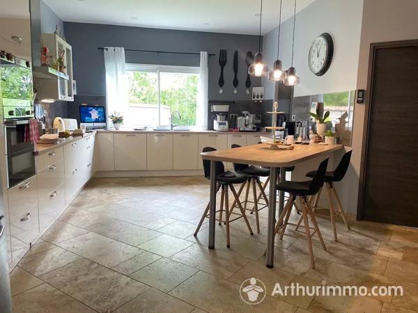Vente                                                      Villa
                        
                     10 pièces                      386 m2                     à Dijon