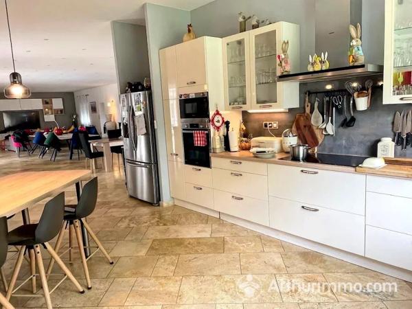 Vente                                                      Villa
                        
                     10 pièces                      386 m2                     à Dijon