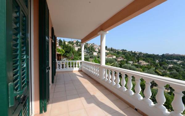 Appartement à louer    2 pièces • 48 m2 Grasse