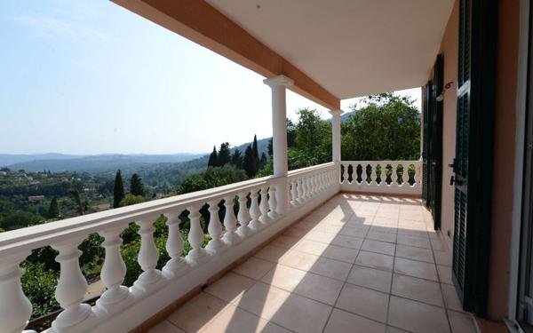 Appartement à louer    2 pièces • 48 m2 Grasse