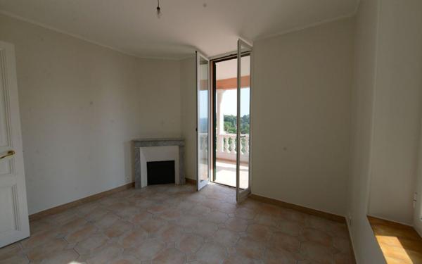 Appartement à louer    2 pièces • 48 m2 Grasse