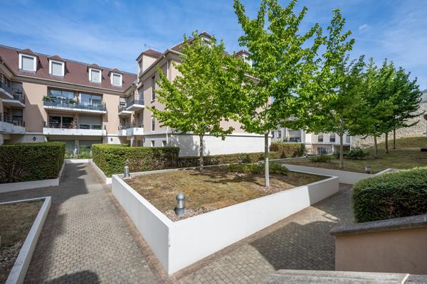 PONTOISE GARE ? T3 DE STANDING AVEC TERRASSE et PARKINGS !