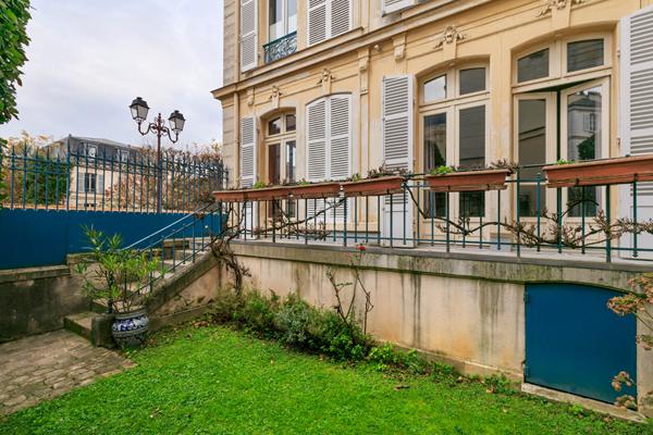 Versailles Notre-Dame -Maison 12 pièces de 320 m² habitables avec jardin plein sud et garage €3 300 000 ** - Référence 25585