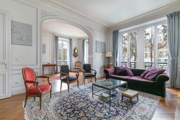 Versailles Notre-Dame -Maison 12 pièces de 320 m² habitables avec jardin plein sud et garage €3 300 000 ** - Référence 25585